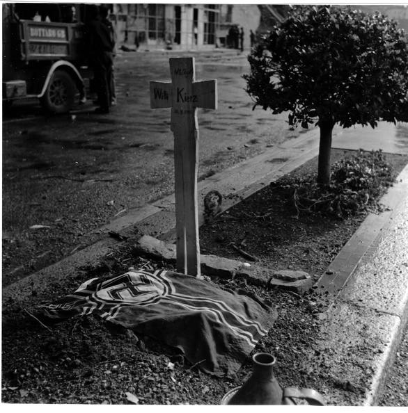 German Grave Genoa italy 4-28-45.jpg