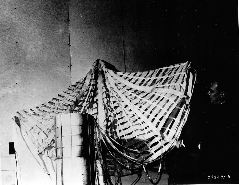 Parachute designed by German scientists Ohio 1947.jpg