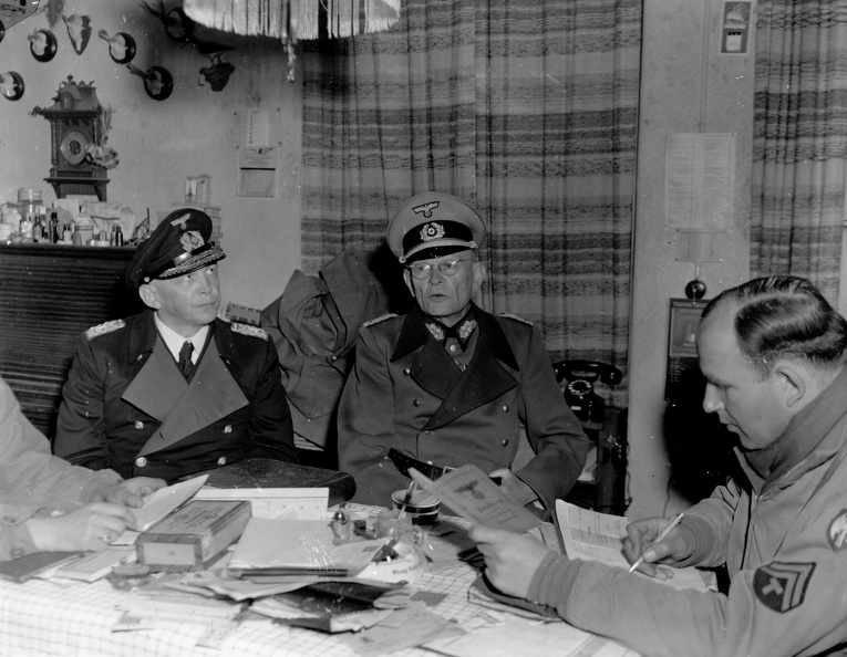 Adm Buchholz and Lt Gen Otto Neumann.jpeg