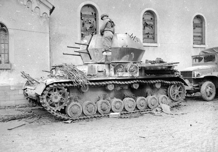 Captured tracked turret vehicle with 7-7mm guns