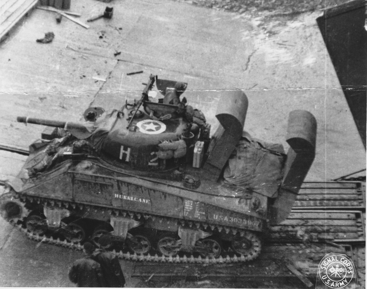 Tanks come ashore France June 44.jpg